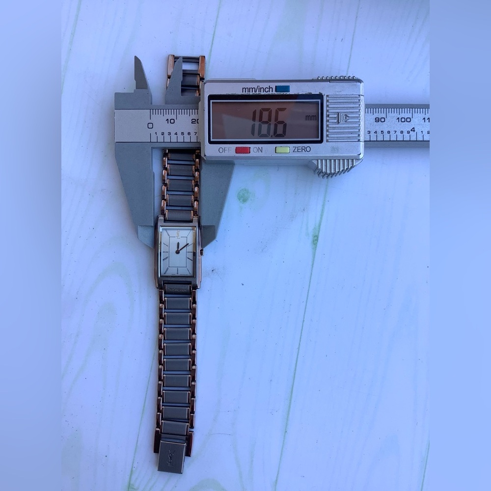 Ladies YVES SAINT LAURENT DRESS watch๐๐๐ - Picture 12 of 12
